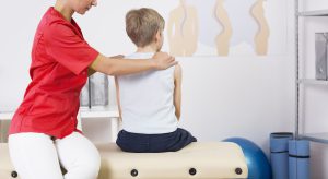 ginnastica-della-schiena-bambini2-e1593510047164