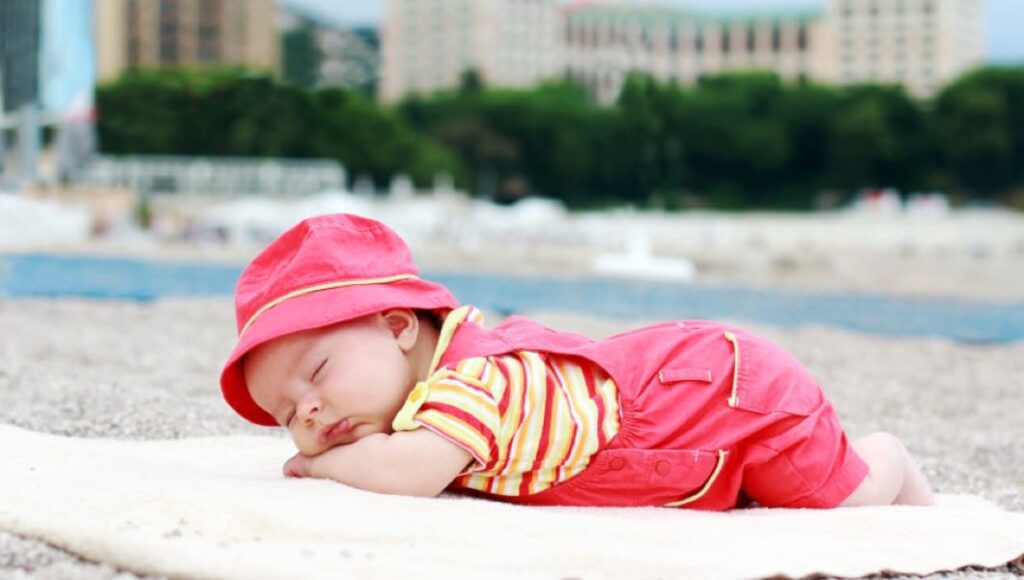 Bambini e sonno in vacanza: perché cambia e come favorirlo