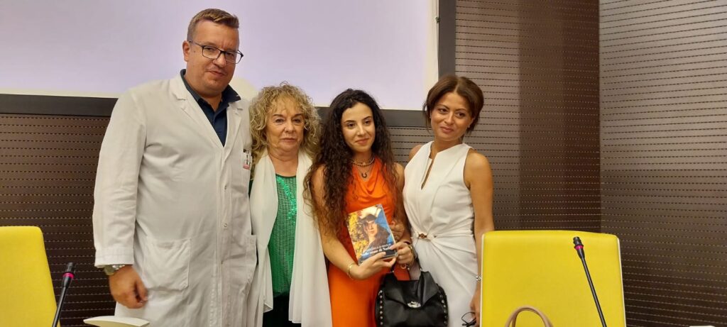 “Sulle orme di Nadia”, presentato a Taranto il libro di Veronica Di Maglie su Nadia Toffa: proventi devoluti a favore della oncoematologia pediatrica