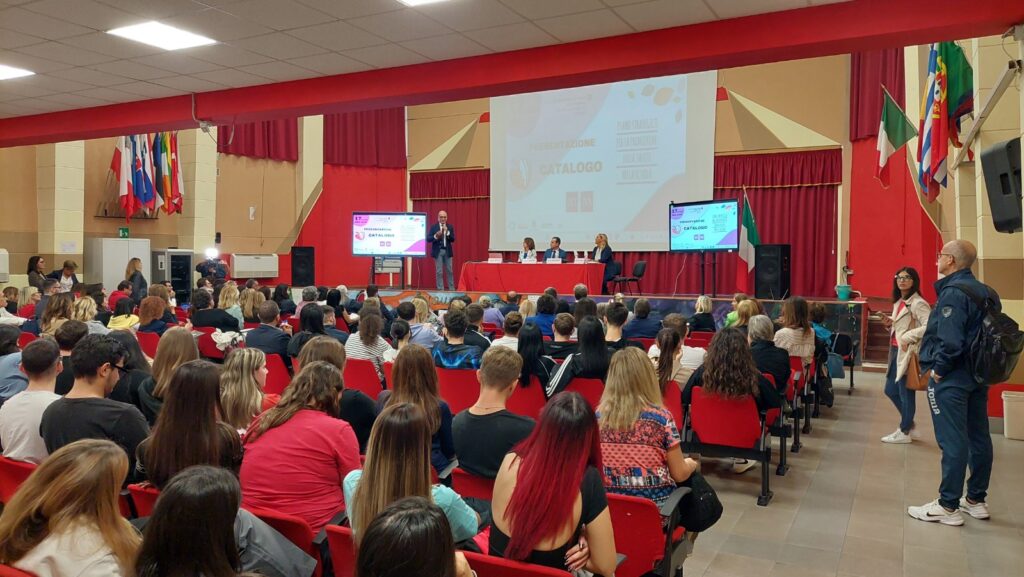 Investimento nella Salute: presentato il Catalogo 2023/24 per la promozione della Salute nelle scuole di Taranto