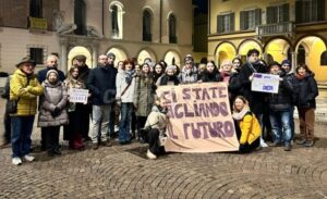 proteste taglio fondi dca