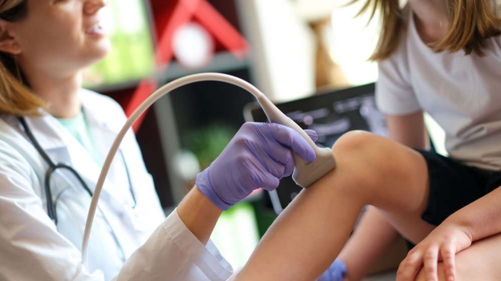 Patient,Child,Girl,With,Orthopedic,Doctor,Medical,Ultrasound,Of,Knee.