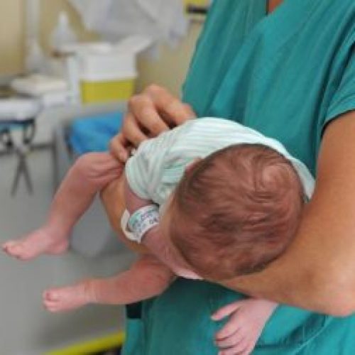 Eccellenza medica nel Vito Fazzi di Lecce: successo di un intervento multidisciplinare su neonato